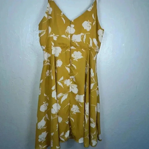 Lulus‎ Women's Zoya Mustard Yellow Floral Print Tie-Front Skater Dress Large. - Picture 4 of 7
